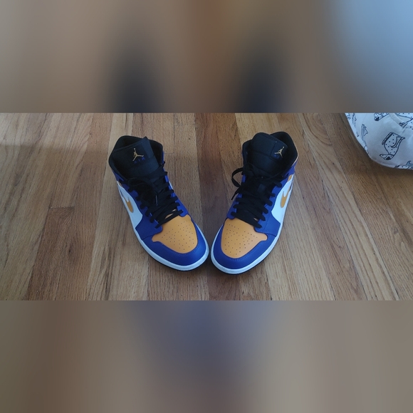 Lakers edition Jordans - Picture 2 of 4